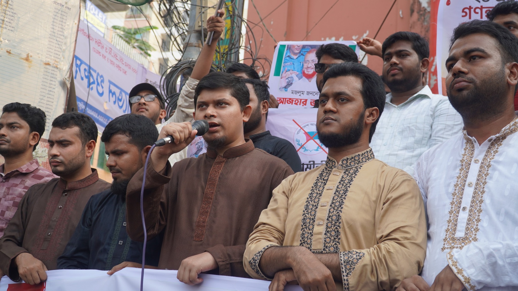জুলাইসহ সকল গণহত্যার বিচার, এটিএম আজহারুল ইসলামের মুক্তি এবং ফ্যাসিস্ট আমলে ছাত্রশিবিরসহ সকল রাজনৈতিক মামলা প্রত্যাহারের দাবিতে বিক্ষোভ মিছিল ও সমাবেশের আয়োজন করে বাংলাদেশ ইসলামী ছাত্রশিবির, কুমিল্লা মহানগর শাখা।